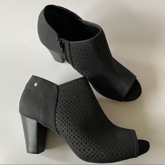 Giani Bernini Shoes - NEW Giani Bernini Black Angye Memory Foam Perforated Peep Toe Booties Size 11